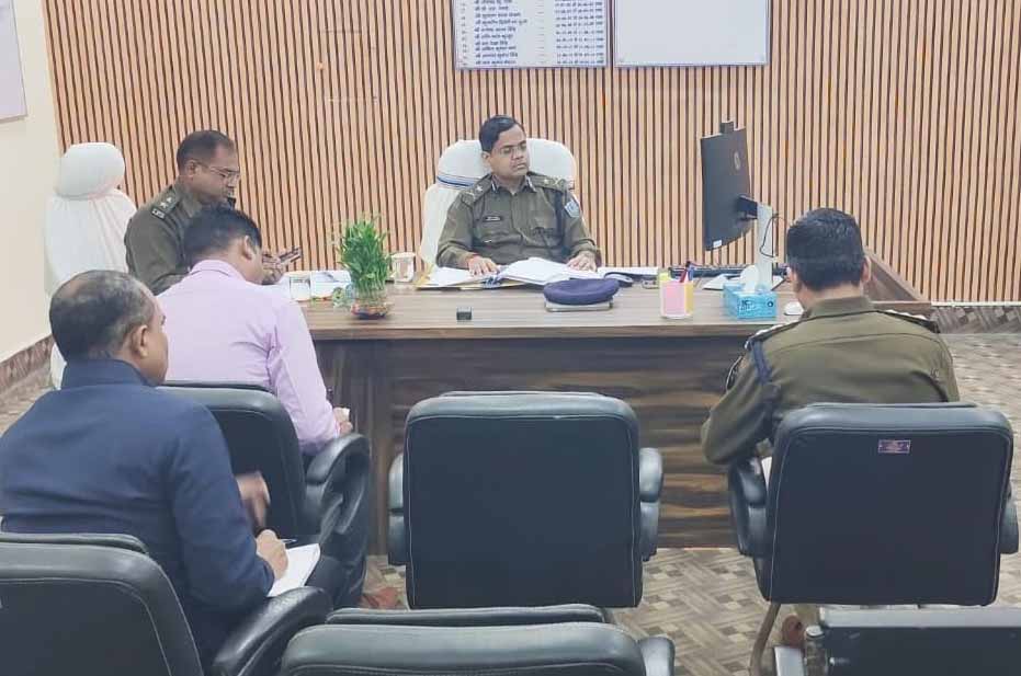 सरस्वती पूजा को लेकर पुलिस अलर्ट, IG ने गिरिडीह में की समीक्षा बैठक