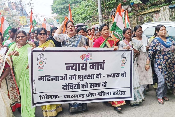 महिला कांग्रेस का पैदल मार्च : बालासोर में छात्रा की आत्महत्या के मामले में न्याय की मांग