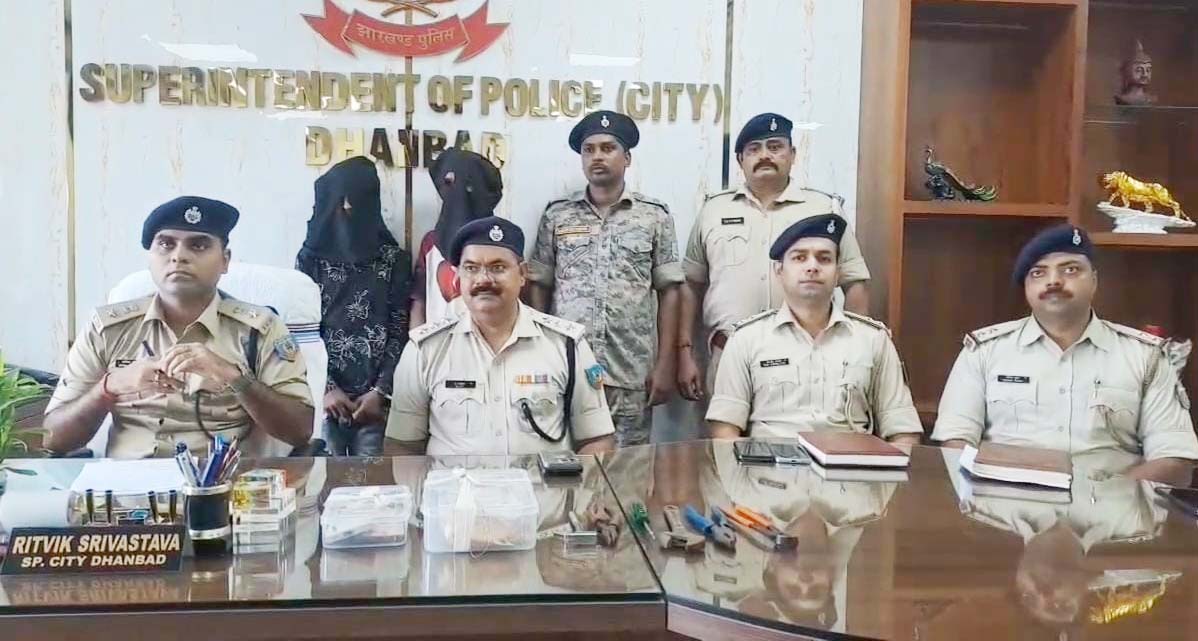 धनबाद : बरवाअड्डा पुलिस ने चोरी के मामले में दो को किया गिरफ्तार, भारी मात्रा में सामान बरामद