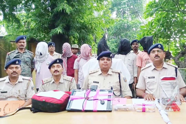 धनबाद : सुदामडीह में ज्वेलरी दुकान में हुई चोरी का पुलिस ने किया खुलासा, छह आरोपी गिरफ्तार
