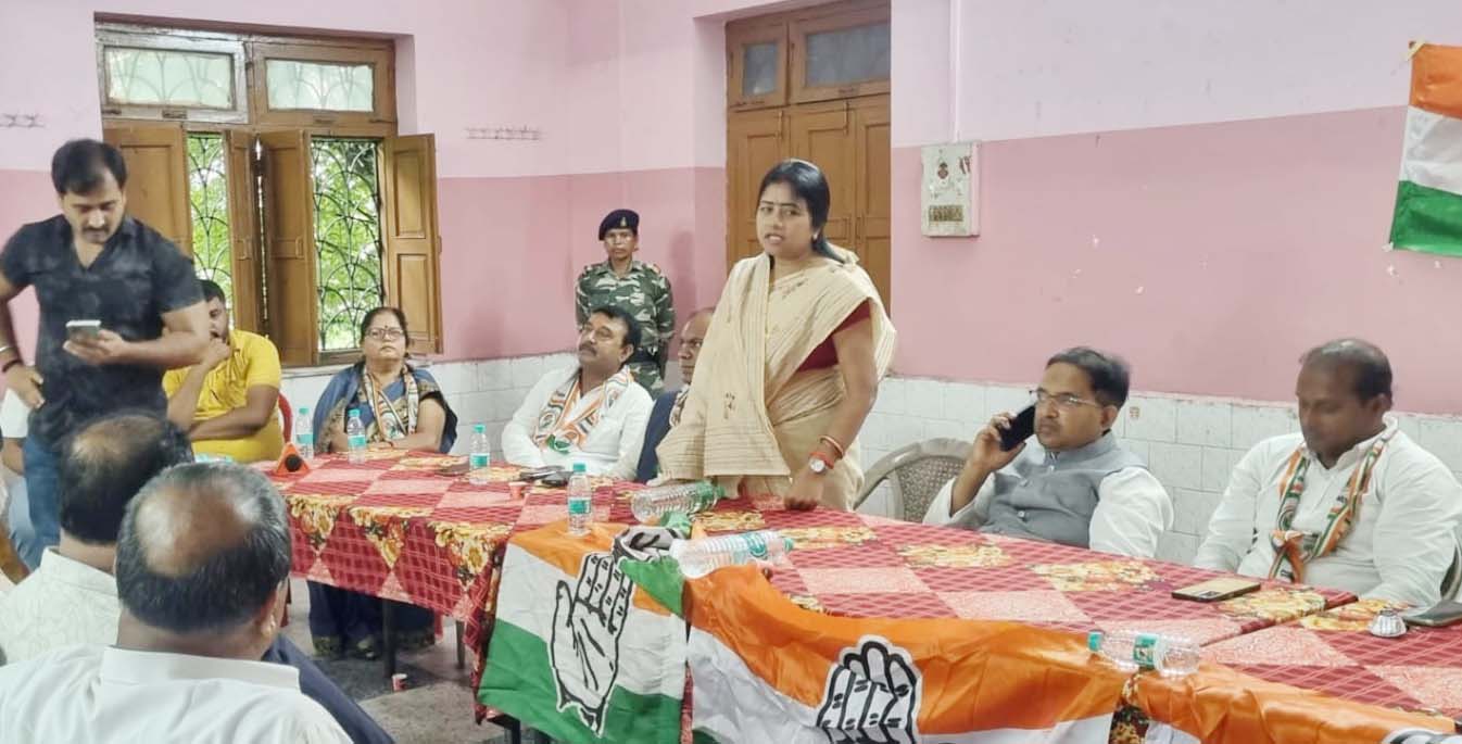 रामगढ़ : कांग्रेस जिला अध्यक्ष से अमर्यादित व्यवहार मामले में कांग्रेस पार्टी ने की बैठक