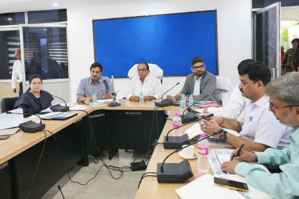 राज्य के सिविल सर्जनों के साथ स्वास्थ्य मंत्री ने की समीक्षा बैठक