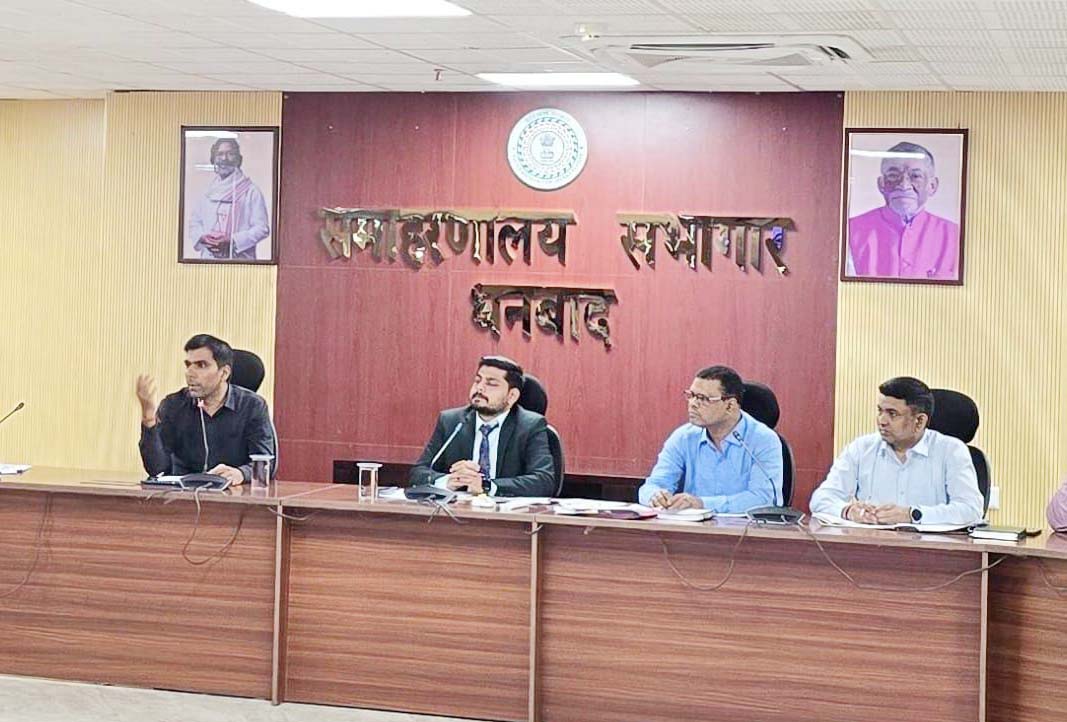 धनबाद : बीसीसीएल सभी क्षेत्रों के लिए बनाए एक समान मुआवजा नीति - उपायुक्त