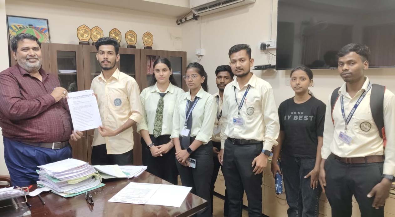 रेफरेंडम के परिणामों को लेकर आइसा ने DSPMU वीसी को सौंपा ज्ञापन
