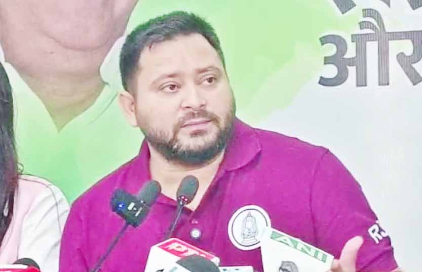 विस चुनाव से पहले तेजस्वी की घोषणा, जीविका दीदियों को स्थायी नौकरी व तीस हजार सैलरी