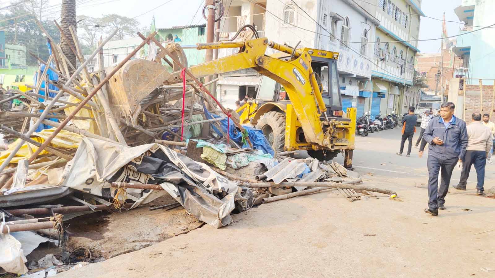 उर्स मैदान डोरंडा के पास नगर निगम की जमीन से हटाया गया अतिक्रमण