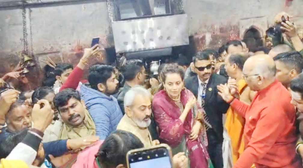 कंगना रनौत का देवघर धाम में आध्यात्मिक पल, बाबा बैद्यनाथ मंदिर में की पूजा-अर्चना
