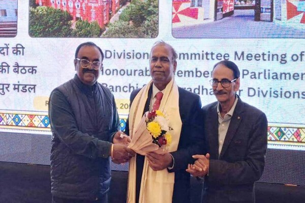 रेल महाप्रबंधक से चैम्बर प्रतिनिधियों की मुलाकात, यात्री सुविधाओं के विस्तार पर हुई चर्चा