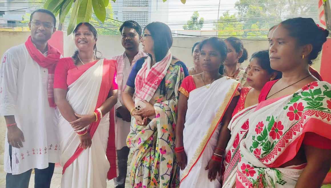 कोनका मौजा सरना स्थल पर वार्षिक झंडा गड़ी, सैकड़ों सरना धर्मावलंबी हुए शामिल