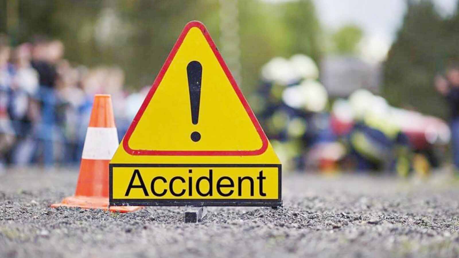 छठ मनाने बिहार जा रही यात्रियों से भरी बस पलटी, 20 घायल