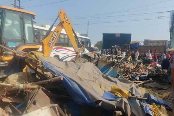 नगर निगम प्रशासक ने ITI बस स्टैंड का किया निरीक्षण, कई जगहों से हटवाया अतिक्रमण