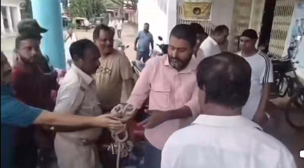 देवघर : दस्तावेज के साथ छेड़छाड़ मामले में देवता पांडे को पुलिस ने किया गिरफ्तार