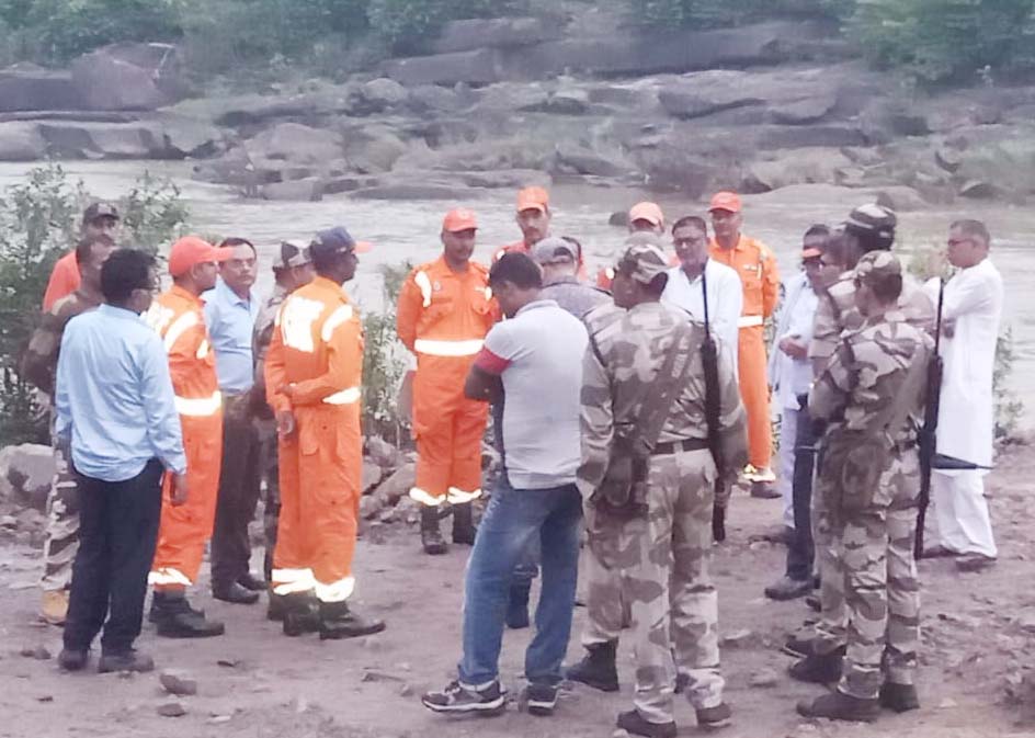 धनबाद : सांसद की लिखित शिकायत के बाद हरकत में आया प्रशासन, एनडीआरएफ टीम की तैनाती के साथ प्रशासन सक्रिय