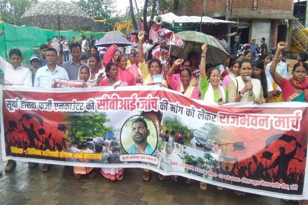 सूर्या हांसदा एनकाउंटर : आदिवासी संगठनों ने निकाला राजभवन मार्च, CBI जांच की मांग