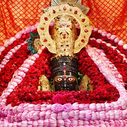 खाटू नरेश के भाद्रपद अमावस्या महास्नान के बाद भक्तों के बीच प्रसाद का वितरण