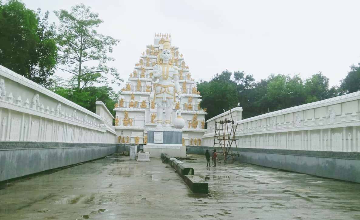 रांची : तिरुपति बालाजी मंदिर की थीम पर रेलवे स्टेशन परिसर में बन रहा दुर्गा पूजा पंडाल