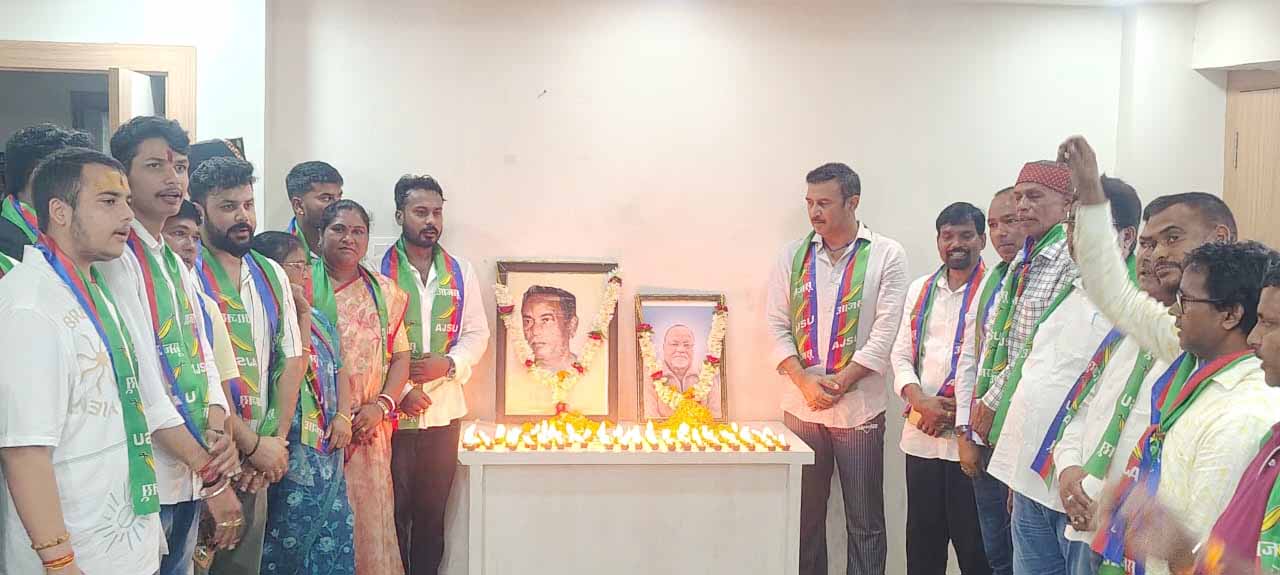 झारखंड आंदोलन के नायकों को आजसू पार्टी की श्रद्धांजलि