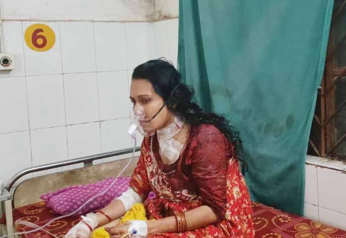 देवघर : पति ने चाकू मार कर पत्नी को किया घायल, सदर अस्पताल में भर्ती