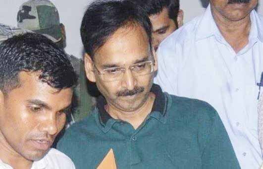 वन भूमि व जमीन घोटाले में फंसे निलंबित IAS विनय चौबे, रिमांड पर हजारीबाग ले गई ACB