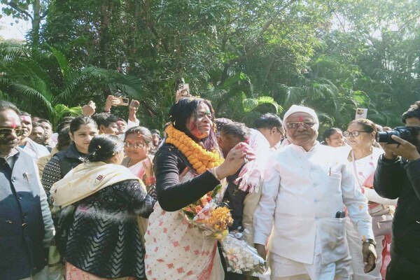 पेसा कानून की मंजूरी के बाद आदिवासी समाज में खुशी की लहर, उड़े अबीर-गुलाल