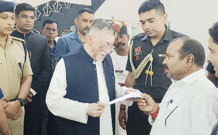 लातेहार : राकेश दुबे ने राज्यपाल से दोनों डिग्री कॉलेज खुलवाने की मांग की