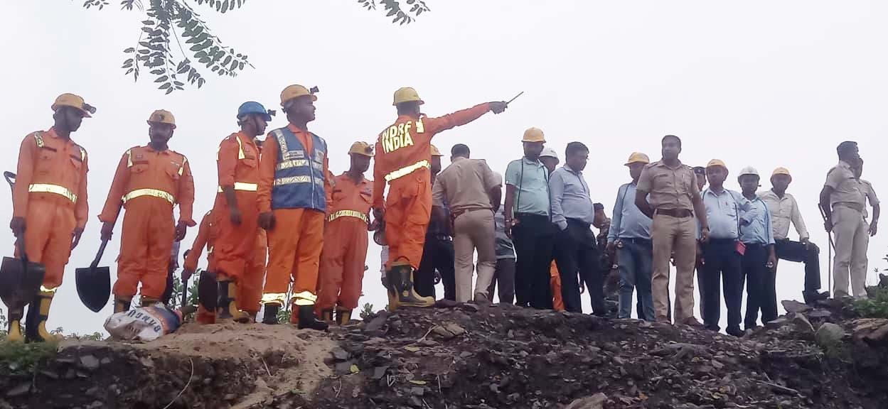 धनबाद : जमुनिया में संभावित चाल धंसने की सूचना पर NDRF का रेस्क्यू ऑपरेशन शुरू