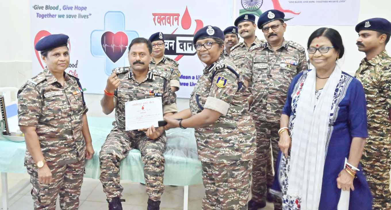 जादूगोड़ा : CRPF व रेड क्रॉस सोसायटी ने रक्तदान शिविर का किया आयोजन