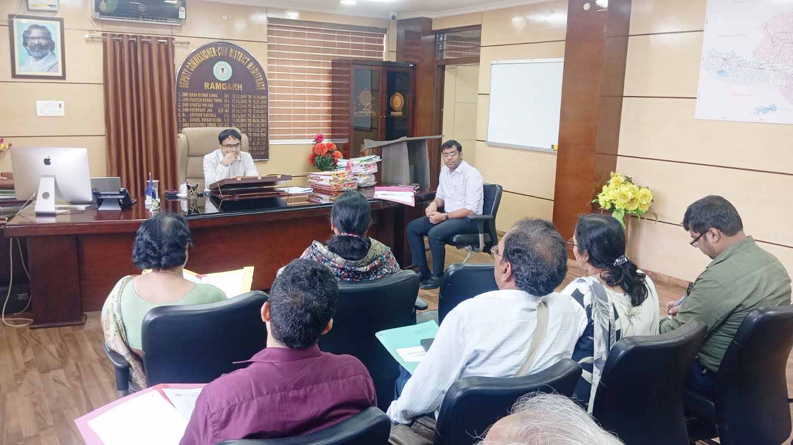 रामगढ़ : डीसी की अध्यक्षता में अस्पताल प्रबंधन समिति की हुई बैठक