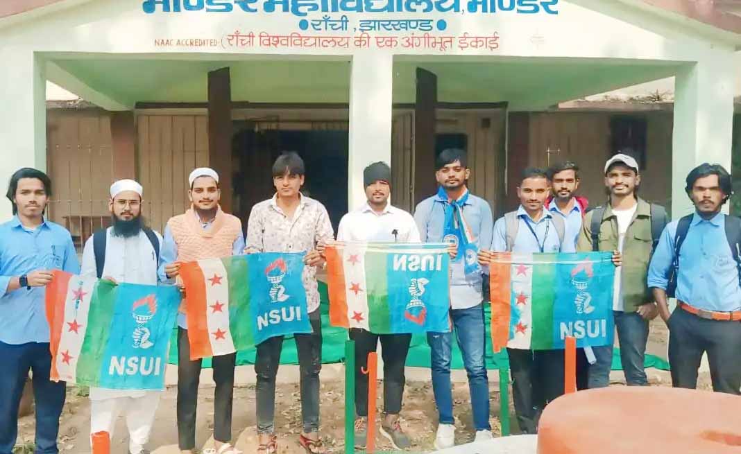 मांडर कॉलेज में सुविधाओं की कमी को लेकर NSUI ने किया प्रदर्शन