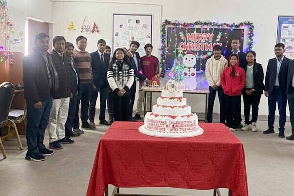 रामगढ़ : राधा गोविंद विश्वविद्यालय इंजीनियरिंग संकाय में छात्रों ने धूमधाम से मनाया क्रिसमस पर्व