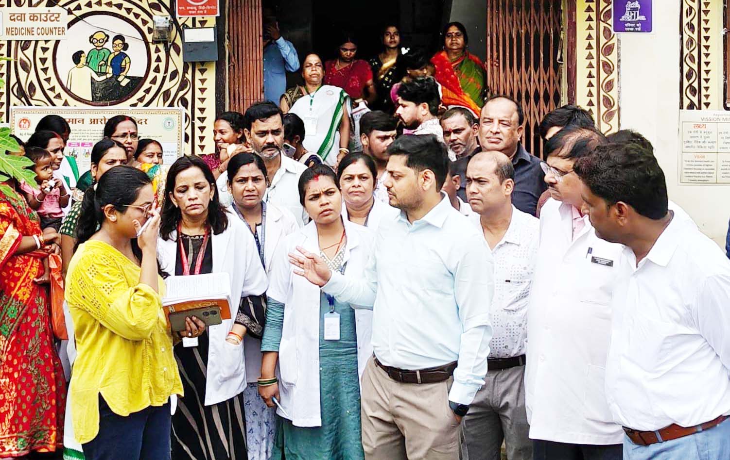 धनबाद : उपायुक्त ने आयुष्मान आरोग्य मंदिर दामोदरपुर का किया निरीक्षण