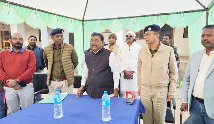 पूर्व मंत्री बंधु तिर्की ने ग्राम प्रधानों के साथ की बैठक, सुनी जनसमस्याएं