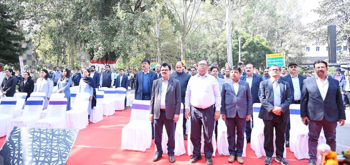 सीसीएल मुख्यालय में 76वां संविधान दिवस धूमधाम से मनाया गया