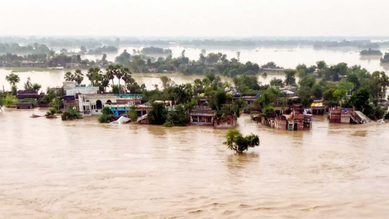 बिहार : बाढ़-बारिश से 7 जिलों के 600 गांव जलमग्न, 8 लाख लोग हुए प्रभावित
