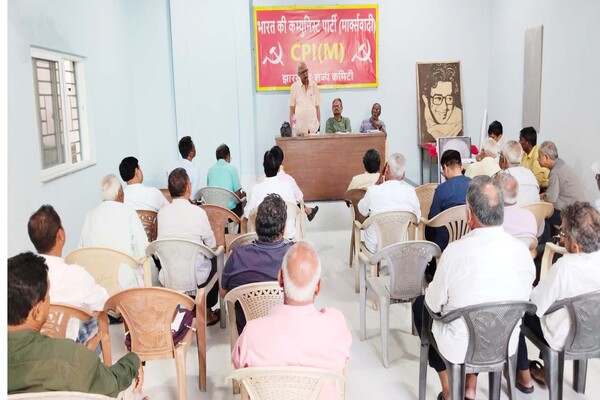 लैंड बैंक रद्द करने की मांग को लेकर 1 से 15 सितंबर तक माकपा का प्रदर्शन