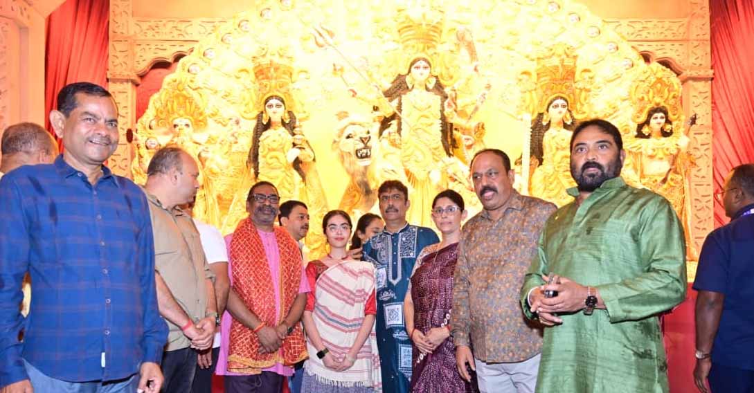 CM ने पूजा पंडालों का किया अनावरण, मां दुर्गा से की राज्य की खुशहाली की प्रार्थना