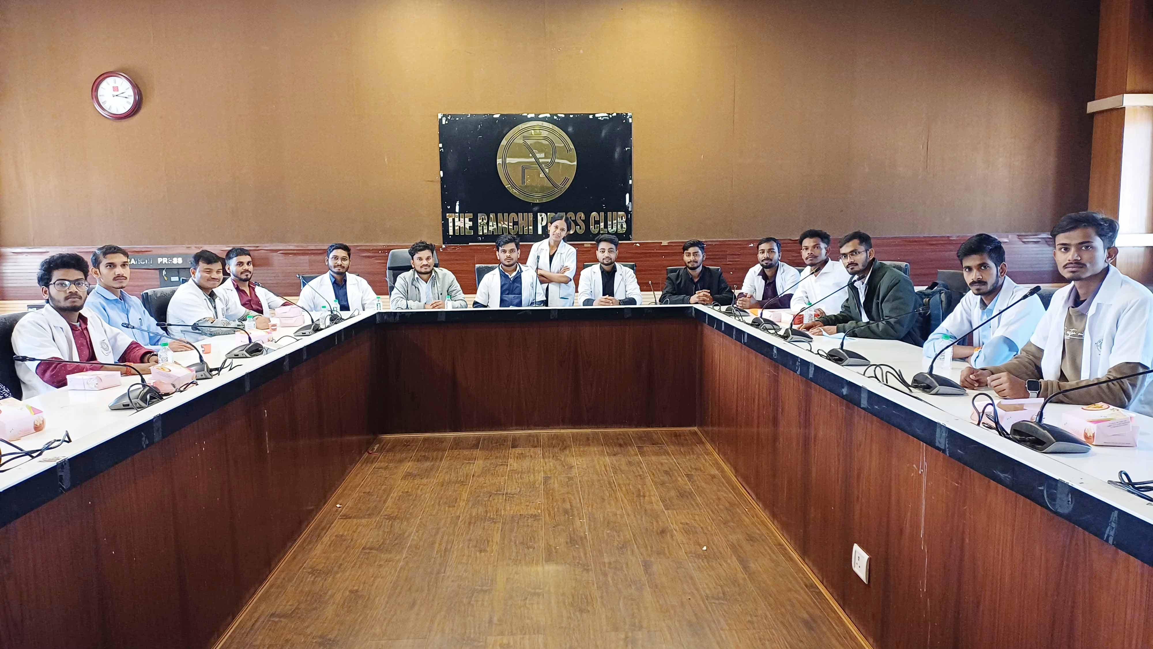 RIMS में ट्रेनिंग, लेकिन पद नहीं: एनेस्थीसिया तकनीशियन छात्रों ने जताई नाराजगी