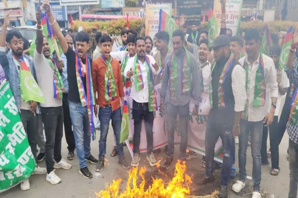रांची : छात्र संगठनों का विश्वविद्यालय विधेयक 2025 के खिलाफ विरोध प्रदर्शन