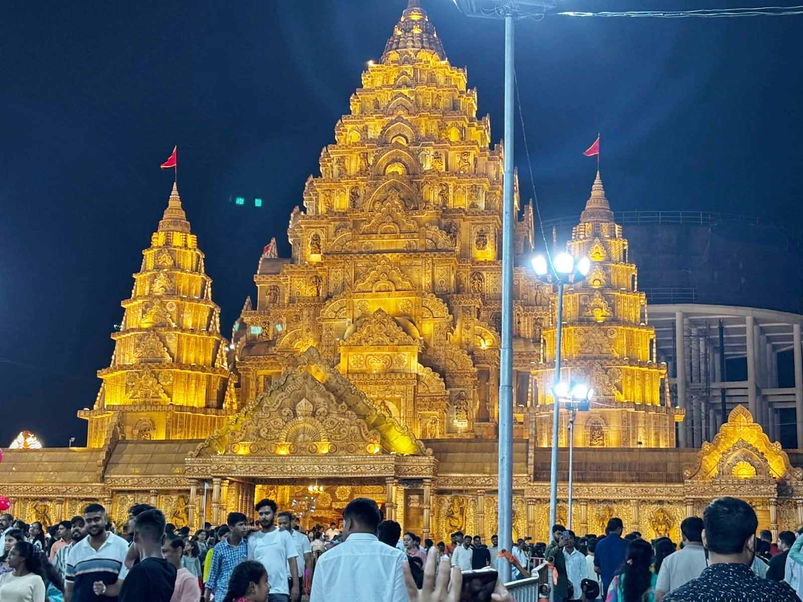 रांची में दुर्गोत्सव की धूम, कई पंडालों के आज खुलेंगे पट