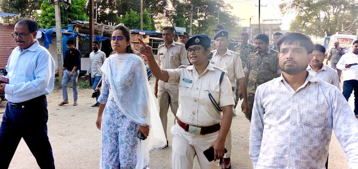 पलामू : SDM के नेतृत्व में पांकी में निकाला गया फ्लैग मार्च