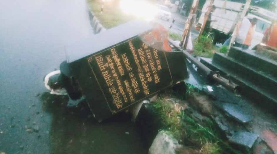 रांची : पिकअप ने सुभाष मुंडा की प्रतिमा को टक्कर मार किया क्षतिग्रस्त, चालक गिरफ्तार