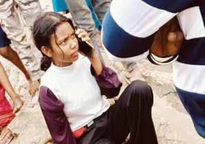 रामगढ़ : डांट से नाराज युवती ने दामोदर पुल से लगाई छलांग, लोगों ने बचाया