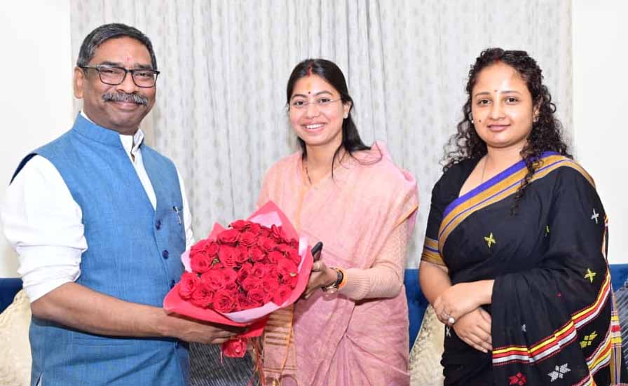 हेमंत सोरेन से मिली विधायक पूर्णिमा दास