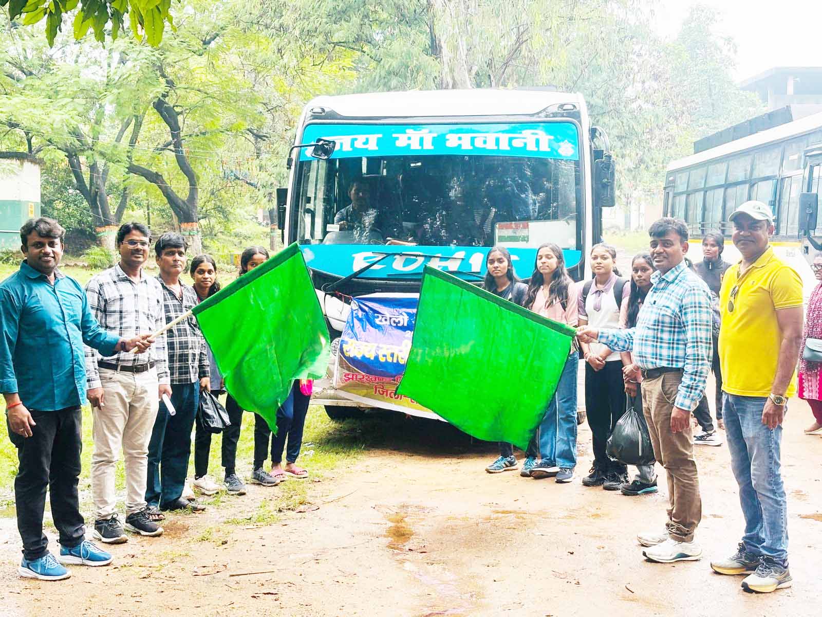 रामगढ़ : राज्य स्तरीय एथलेटिक्स प्रतियोगिता के लिए खिलाड़ी रांची रवाना