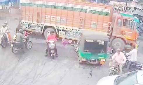 धनबाद : NH-19 पर सड़क हादसा, ट्रक की टक्कर से महिला की मौत
