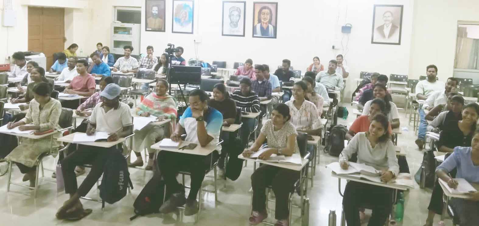 TRI में कल्याण विभाग के सहयोग से 100 आदिवासी छात्र कर रहे UPSC–JPSC की नि:शुल्क तैयारी