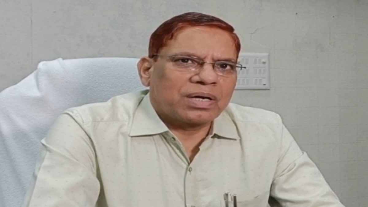 रिम्स निदेशक ने प्रशासनिक ब्लॉक का किया निरीक्षण, कई कर्मी पाए गए अनुपस्थित