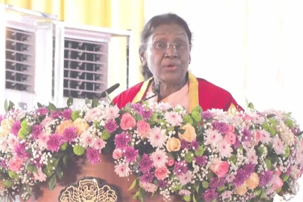 ज्ञान व कौशल का उपयोग देश-समाज के व्यापक हित में करें- राष्ट्रपति