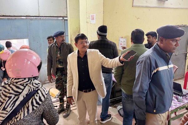 जनता की संपत्ति पर कब्जा कर चल रहा था निजी धंधा, नगर निगम ने सामुदायिक भवन किया सील