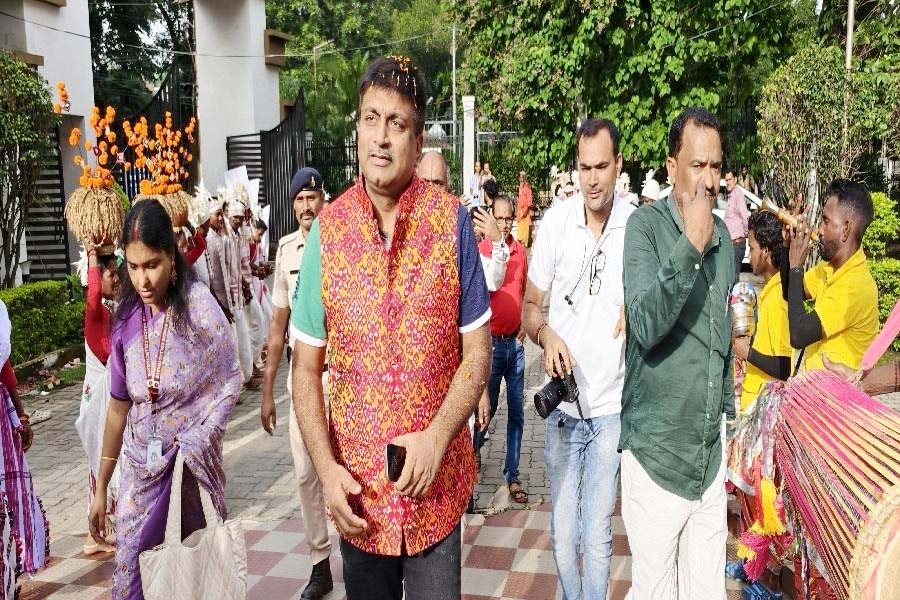 आदिवासी महोत्सव की भूमिका को जन-जन तक पहुंचाने का माध्यम बनेगा जागरूकता रथ : राजीव